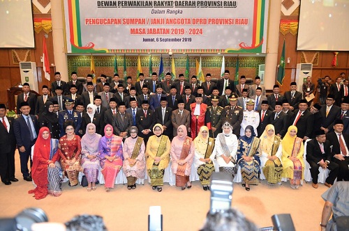 65 Anggota DPRD Riau Periode 2019-2024 Dilantik